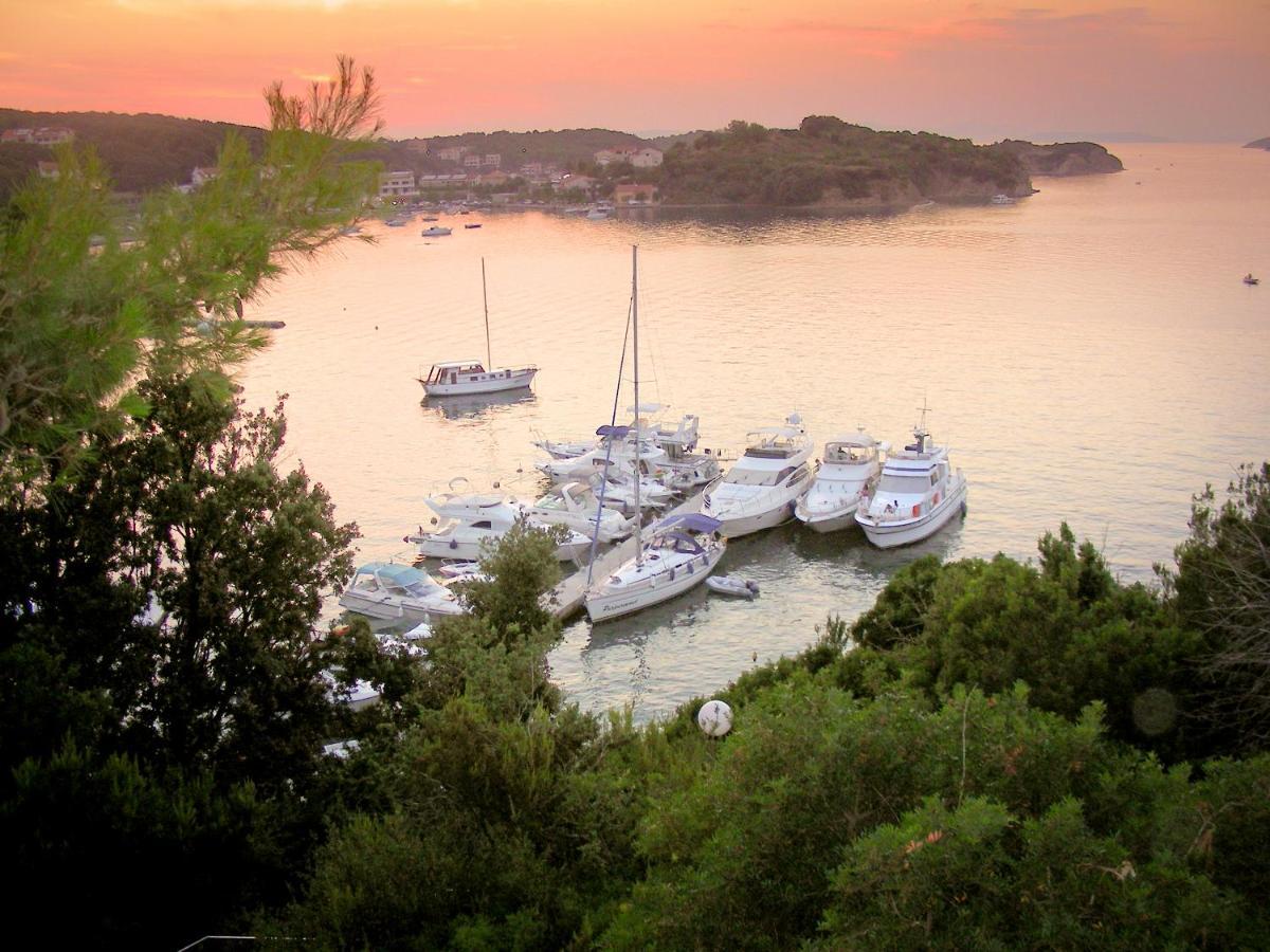 Apartements And Rooms Next To The Sea - Belveder Rab Supetarska Draga Εξωτερικό φωτογραφία