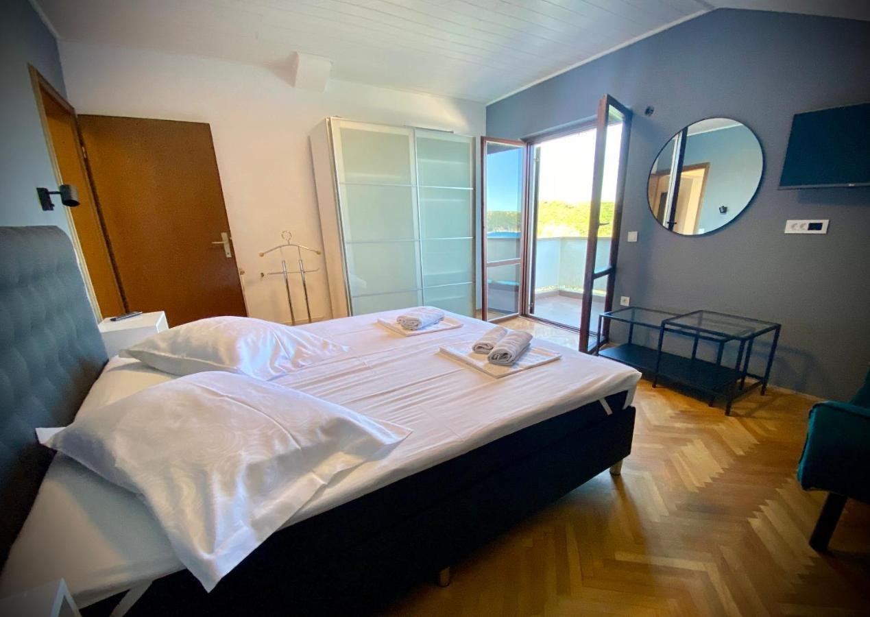 Apartements And Rooms Next To The Sea - Belveder Rab Supetarska Draga Εξωτερικό φωτογραφία