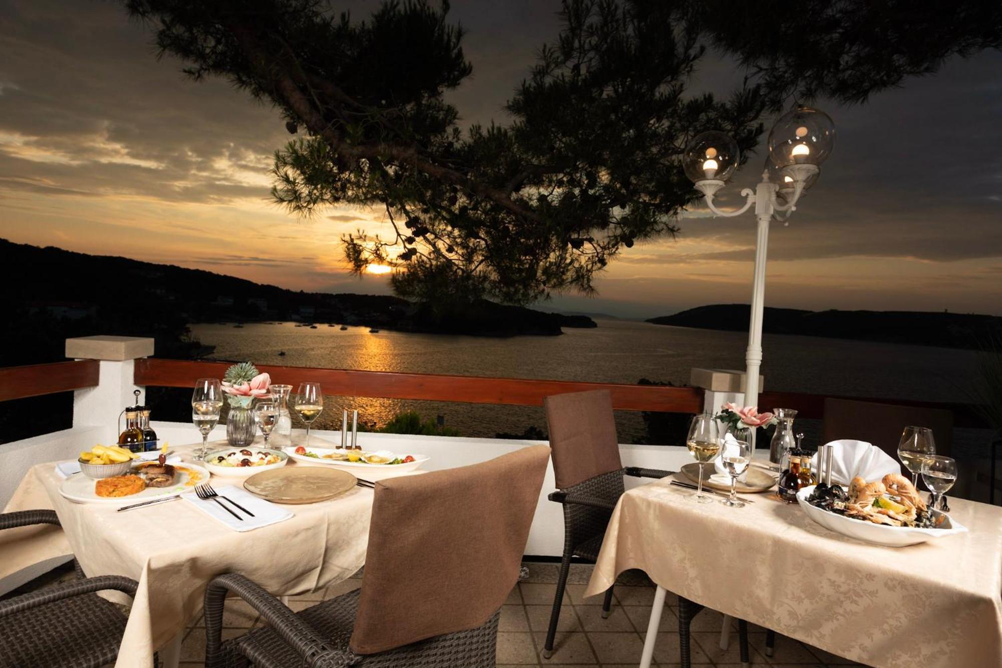 Apartements And Rooms Next To The Sea - Belveder Rab Supetarska Draga Εξωτερικό φωτογραφία