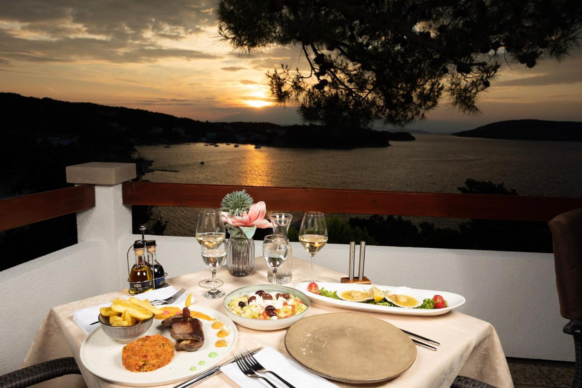 Apartements And Rooms Next To The Sea - Belveder Rab Supetarska Draga Εξωτερικό φωτογραφία